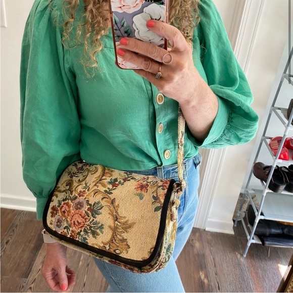 Vintage-Inspired Floral Tapestry Bag - Picture 4 of 7